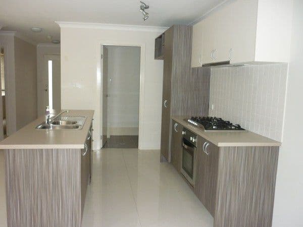 9 Ingleburn Gardens Drive, GLENFIELD NSW 2167, Glenfield - Thumbnail 2
