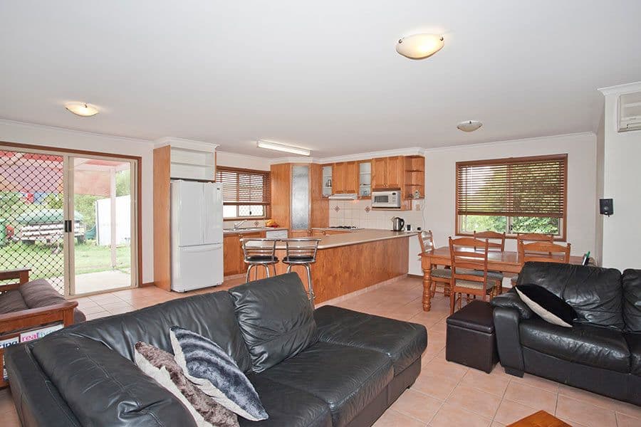 6 Paspalum Court, MERINGANDAN WEST QLD 4352, Meringandan West - Thumbnail 2