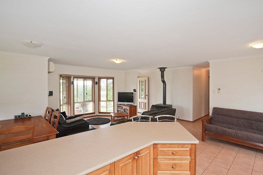 6 Paspalum Court, MERINGANDAN WEST QLD 4352, Meringandan West - Thumbnail 4