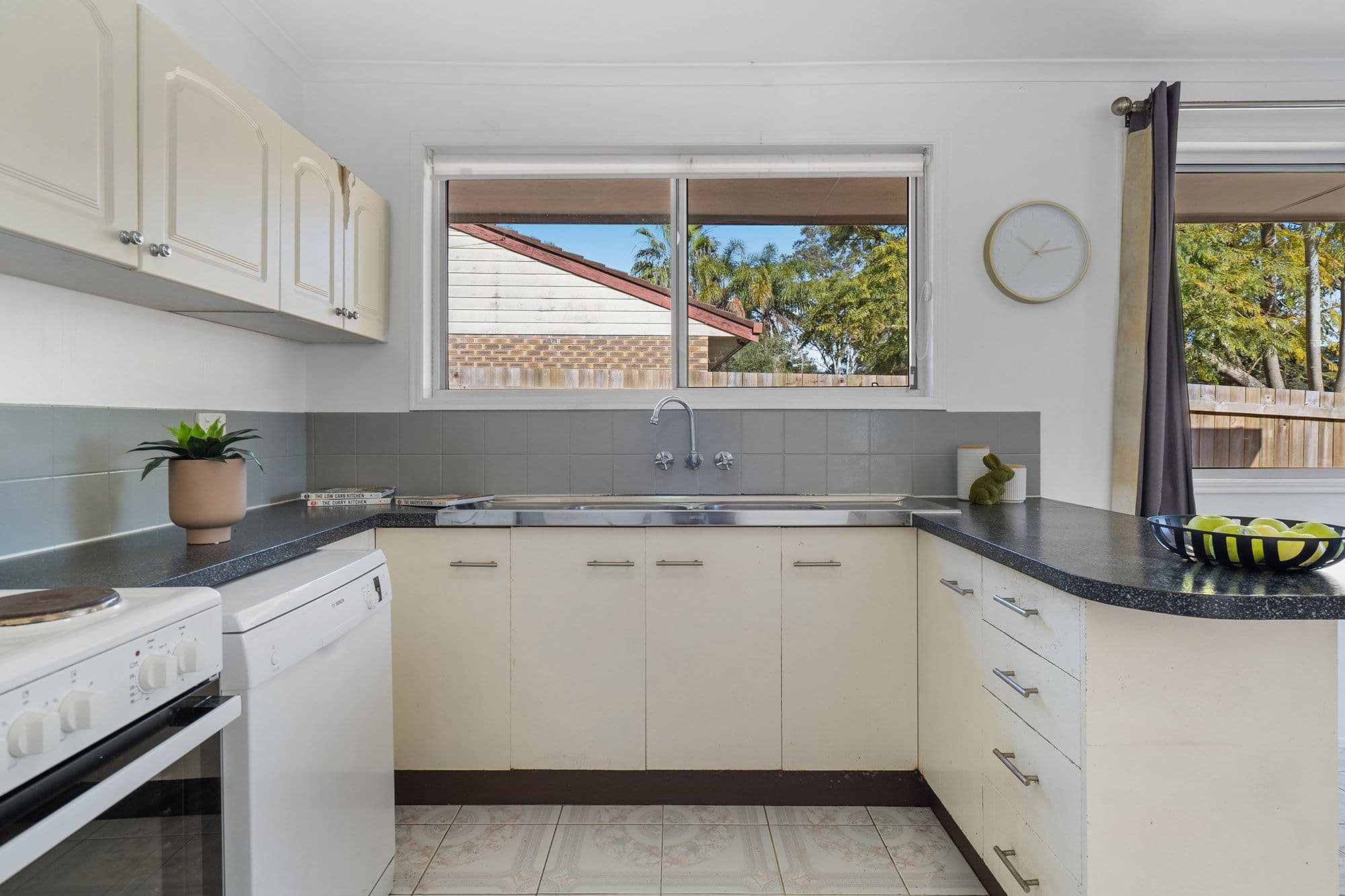 15 Kerrong Court, Shailer Park QLD 4128, Shailer Park - Thumbnail 8