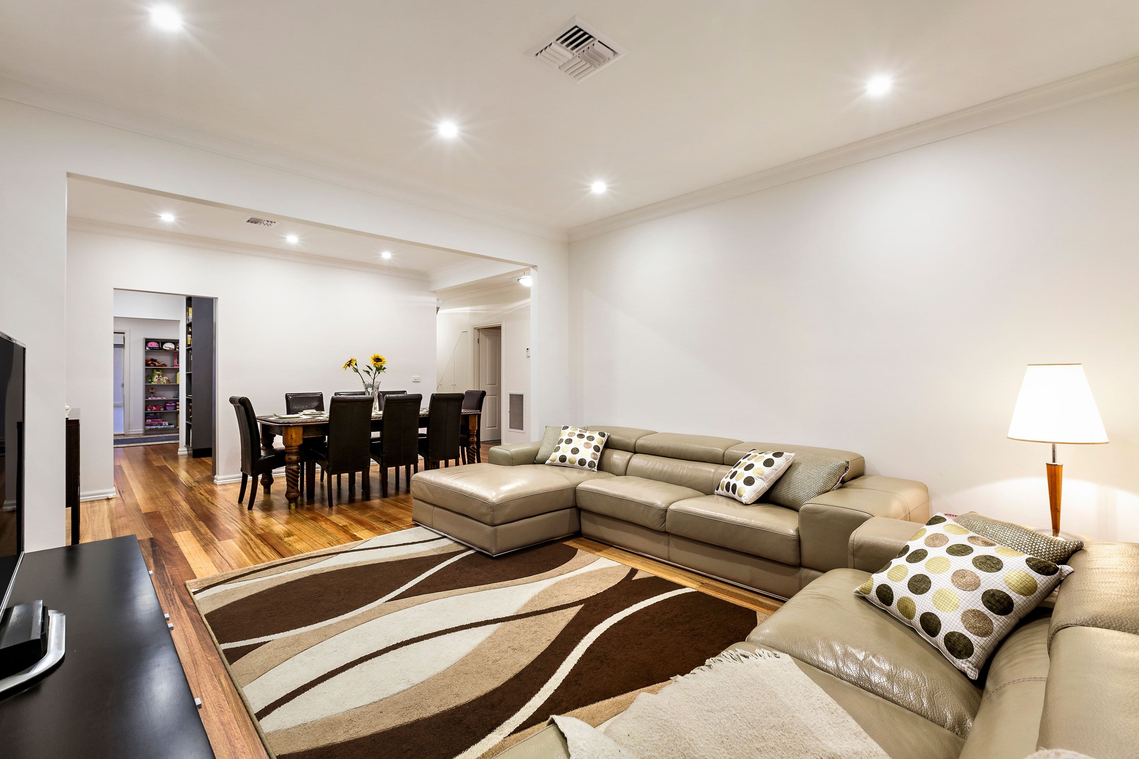 8A Camden Road, Hughesdale VIC 3166, Hughesdale - Thumbnail 2