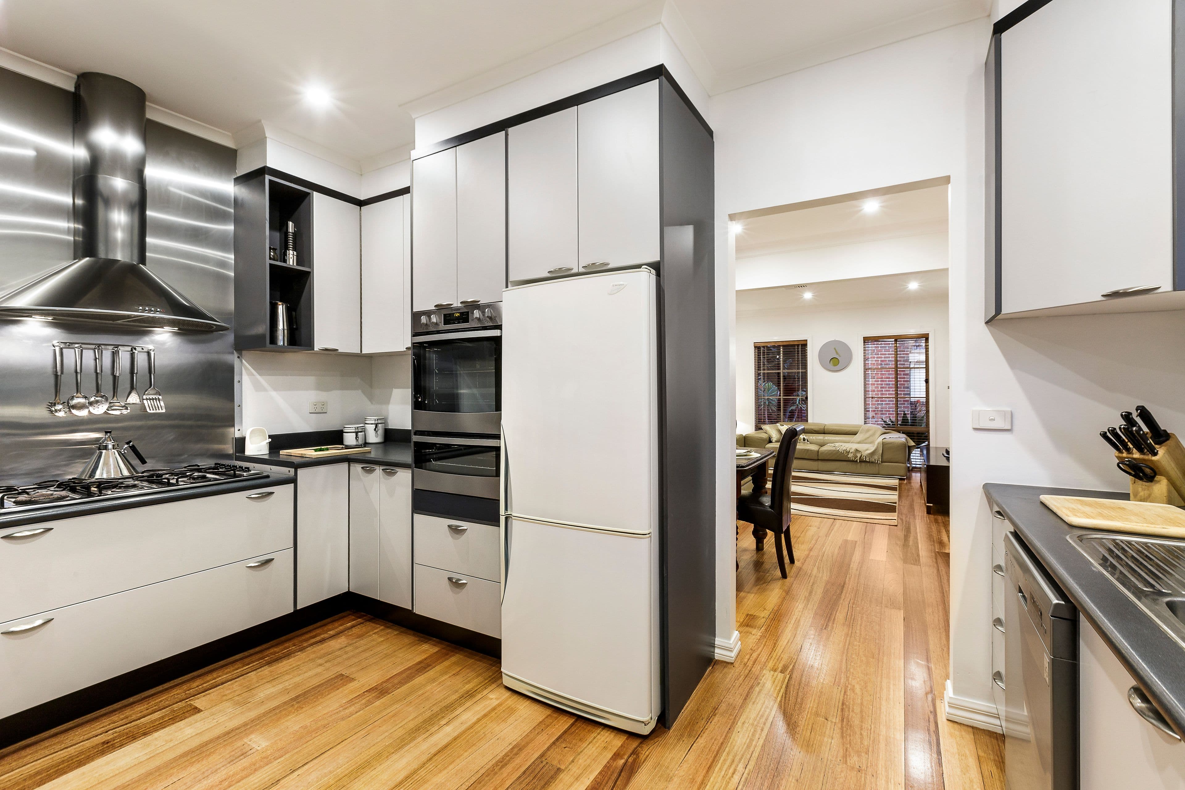 8A Camden Road, Hughesdale VIC 3166, Hughesdale - Thumbnail 4