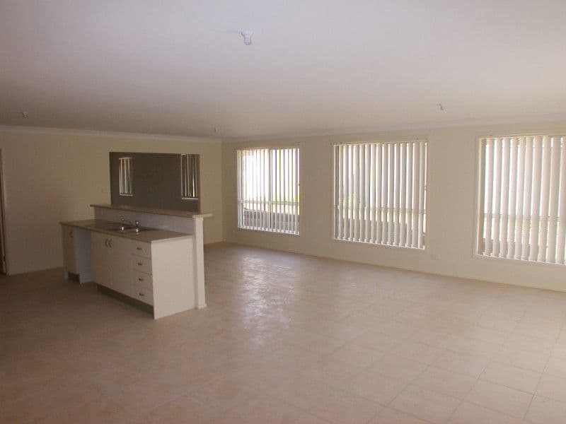 13A Greenhaven Circuit, WOONGARRAH NSW 2259, Woongarrah - Thumbnail 4