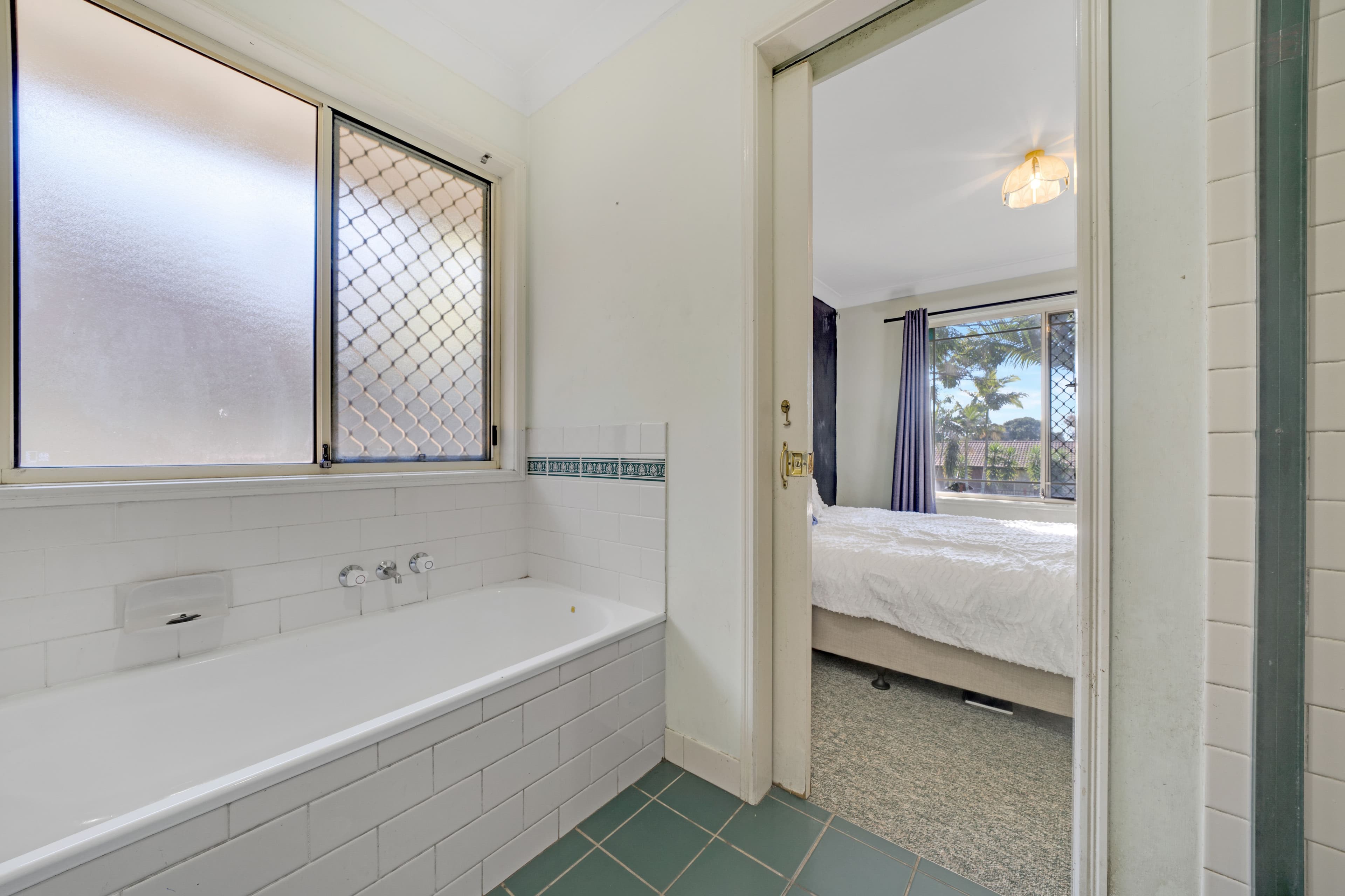 3 Packett Crescent, Loganlea QLD 4131, Loganlea - Thumbnail 4