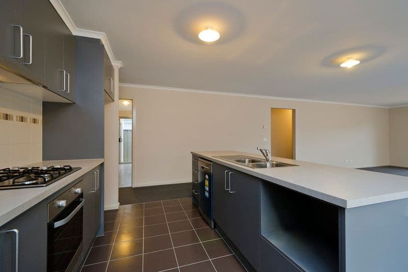 12 Hewett Drive, POINT COOK VIC 3030, Point Cook - Thumbnail 2