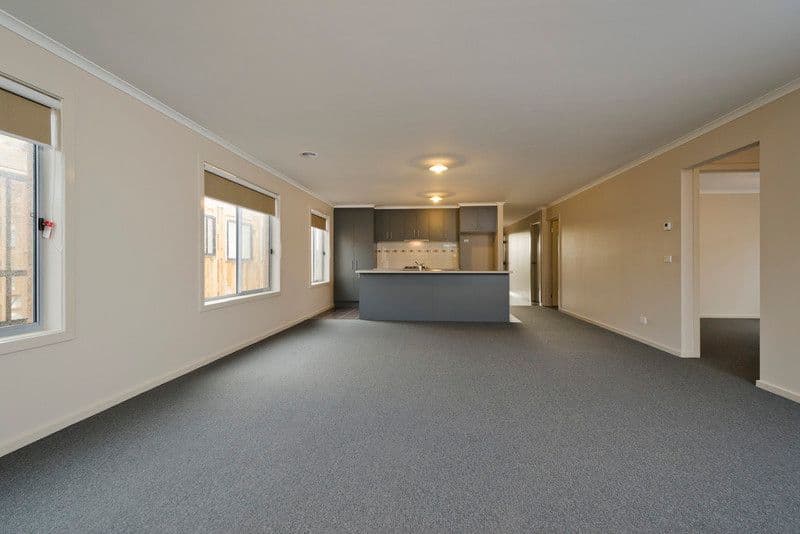 12 Hewett Drive, POINT COOK VIC 3030, Point Cook - Thumbnail 3