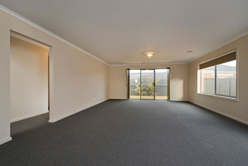 12 Hewett Drive, POINT COOK VIC 3030, Point Cook - Thumbnail 4