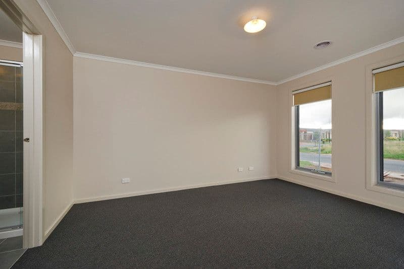 12 Hewett Drive, POINT COOK VIC 3030, Point Cook - Thumbnail 5