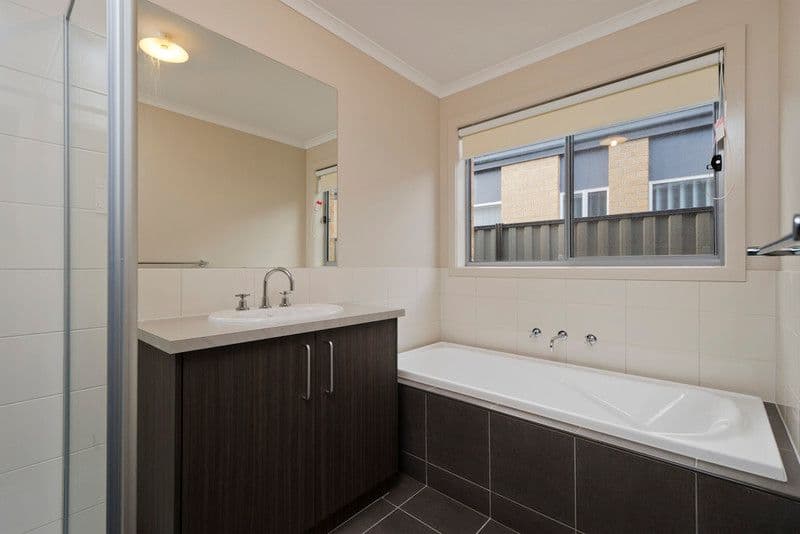 12 Hewett Drive, POINT COOK VIC 3030, Point Cook - Thumbnail 6