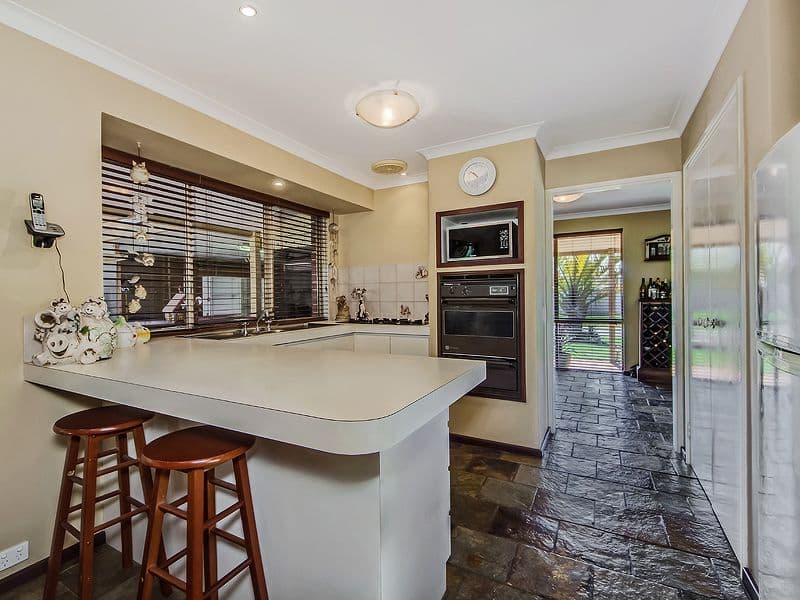 6 Cannes Place, WARNBRO WA 6169, Warnbro - Thumbnail 4