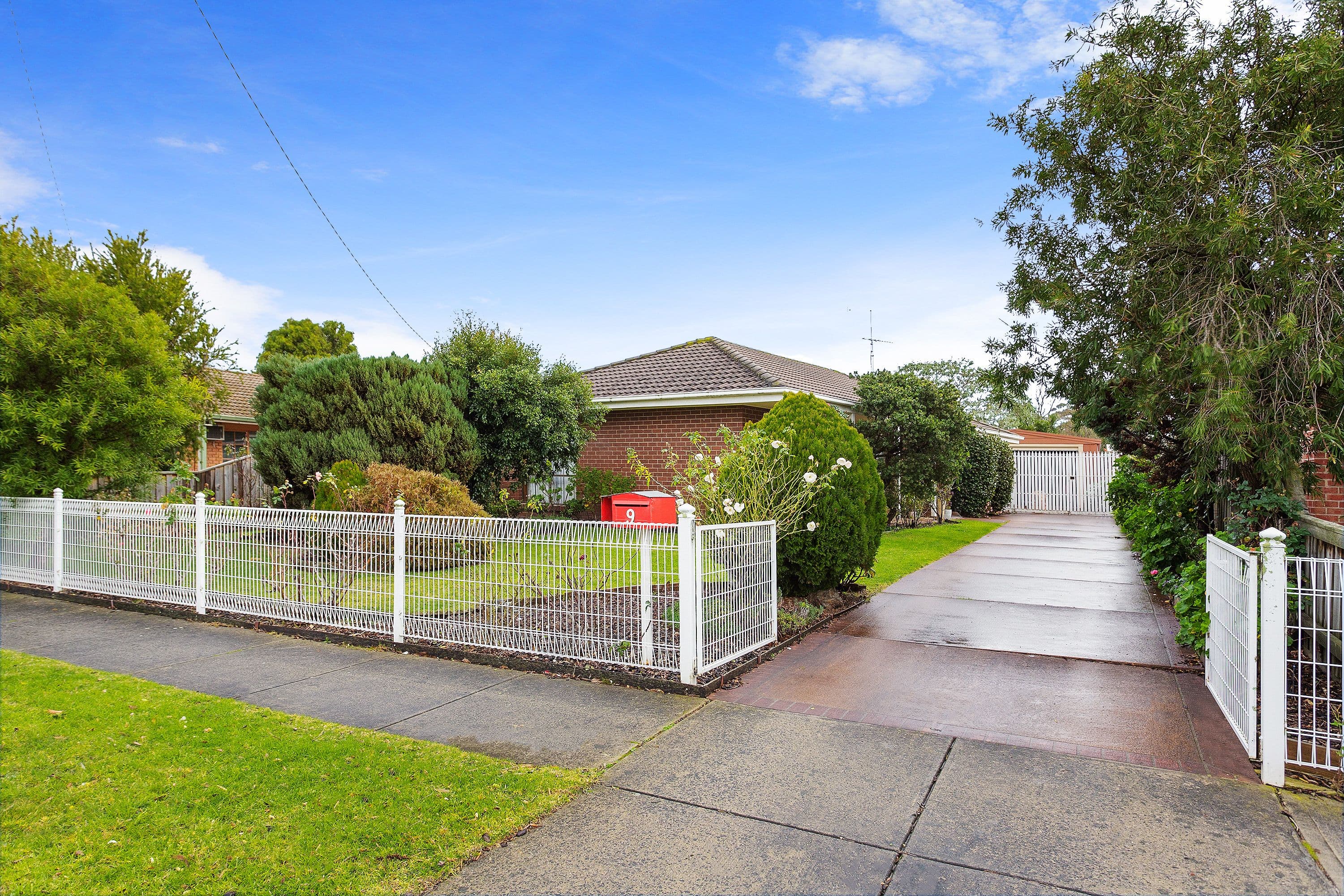 9 Guest Road, Pakenham VIC 3810, Pakenham - Thumbnail 2
