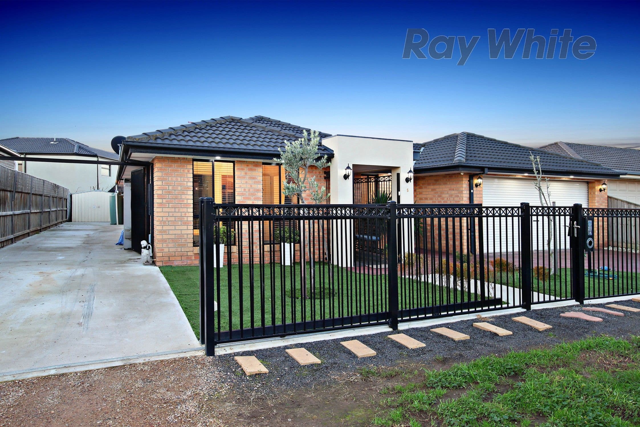 5 East Cornhill Drive, Point Cook VIC 3030, Point Cook - Thumbnail 2