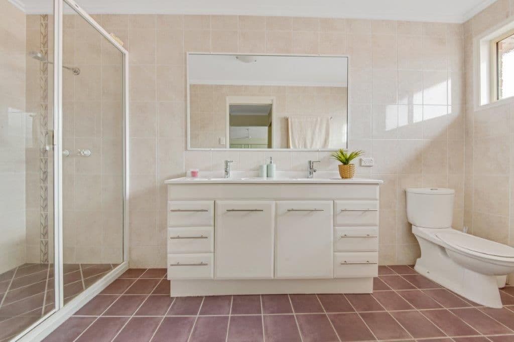 8 Richard Street, Boyne Island QLD 4680, Boyne Island - Thumbnail 4