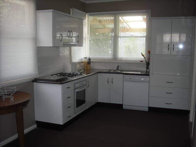 8 Karabah Avenue, YOUNG NSW 2594, Young - Thumbnail 2