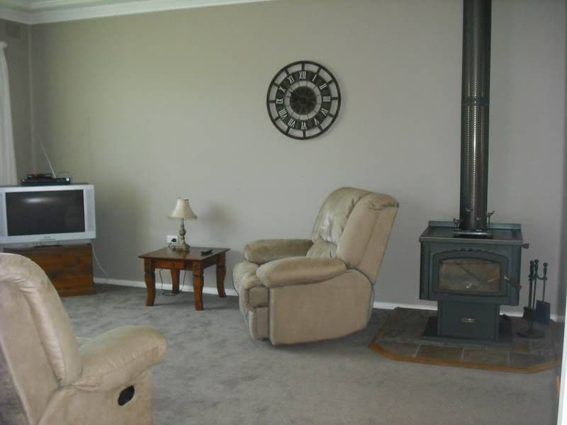 8 Karabah Avenue, YOUNG NSW 2594, Young - Thumbnail 3