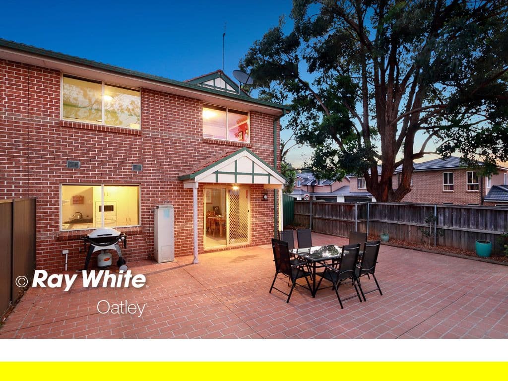 33 Kerrie Crescent, Peakhurst NSW 2210, Peakhurst - Thumbnail 2