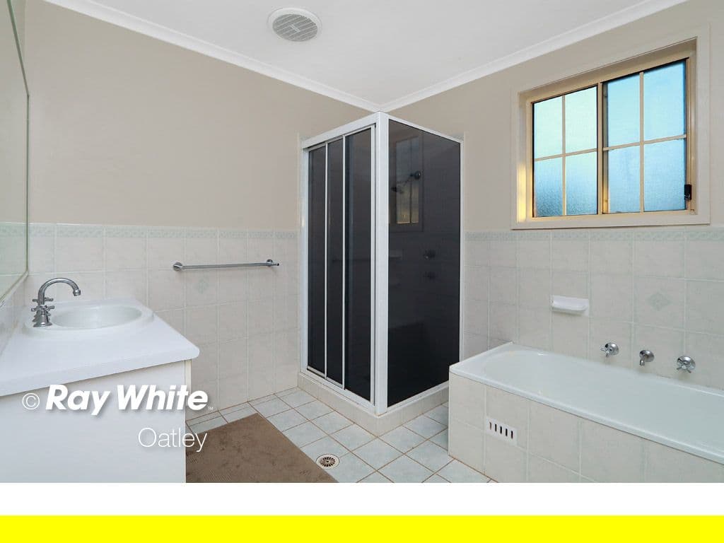 33 Kerrie Crescent, Peakhurst NSW 2210, Peakhurst - Thumbnail 7