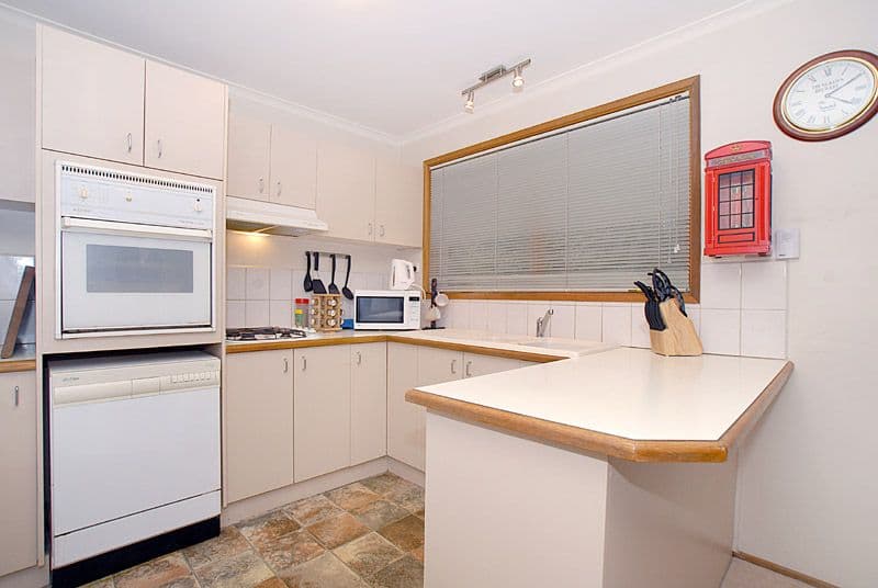 10 Longbeach Close, ASPENDALE VIC 3195, Aspendale - Thumbnail 5