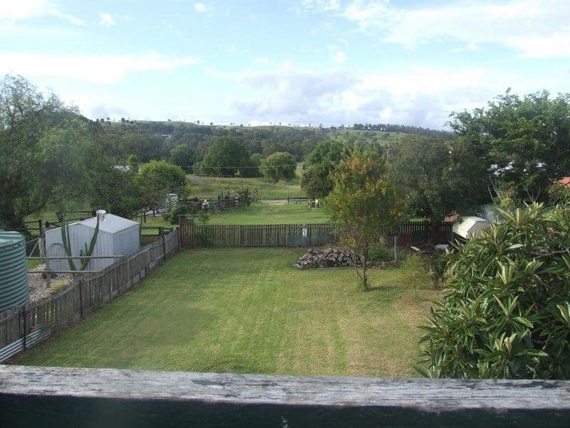 8 New England Highway, CROWS NEST QLD 4355, Crows Nest - Thumbnail 2