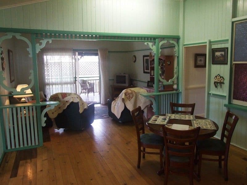 8 New England Highway, CROWS NEST QLD 4355, Crows Nest - Thumbnail 3
