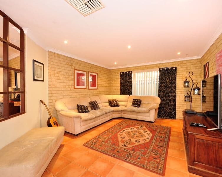 18 Leeward Close, Safety Bay WA 6169, Safety Bay - Thumbnail 3
