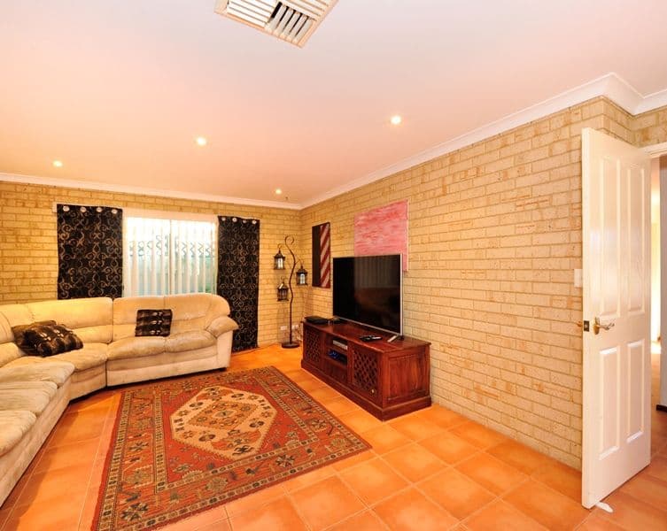 18 Leeward Close, Safety Bay WA 6169, Safety Bay - Thumbnail 4