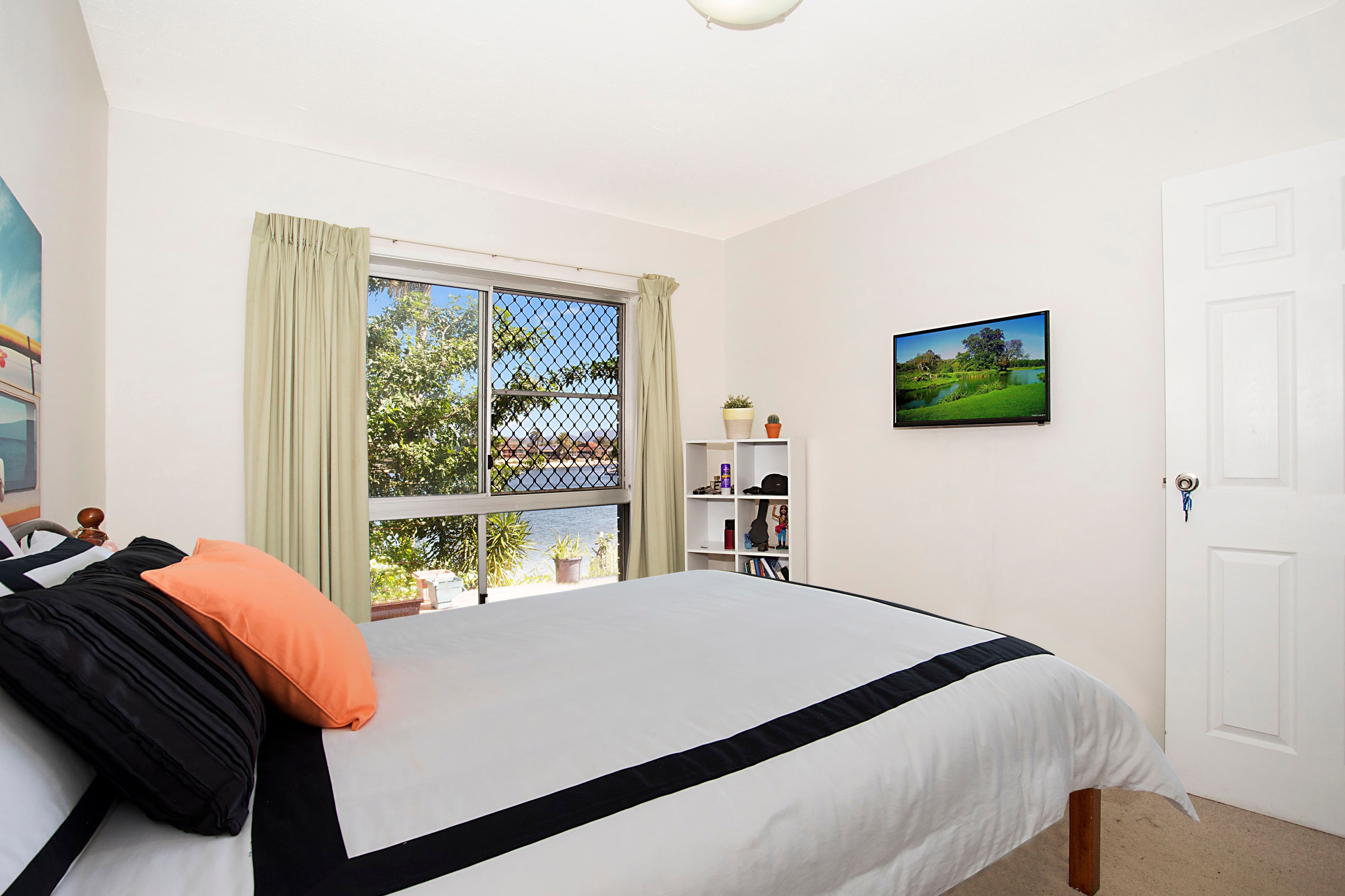 14 Orvieto Avenue, Mermaid Waters QLD 4218, Mermaid Waters - Thumbnail 2