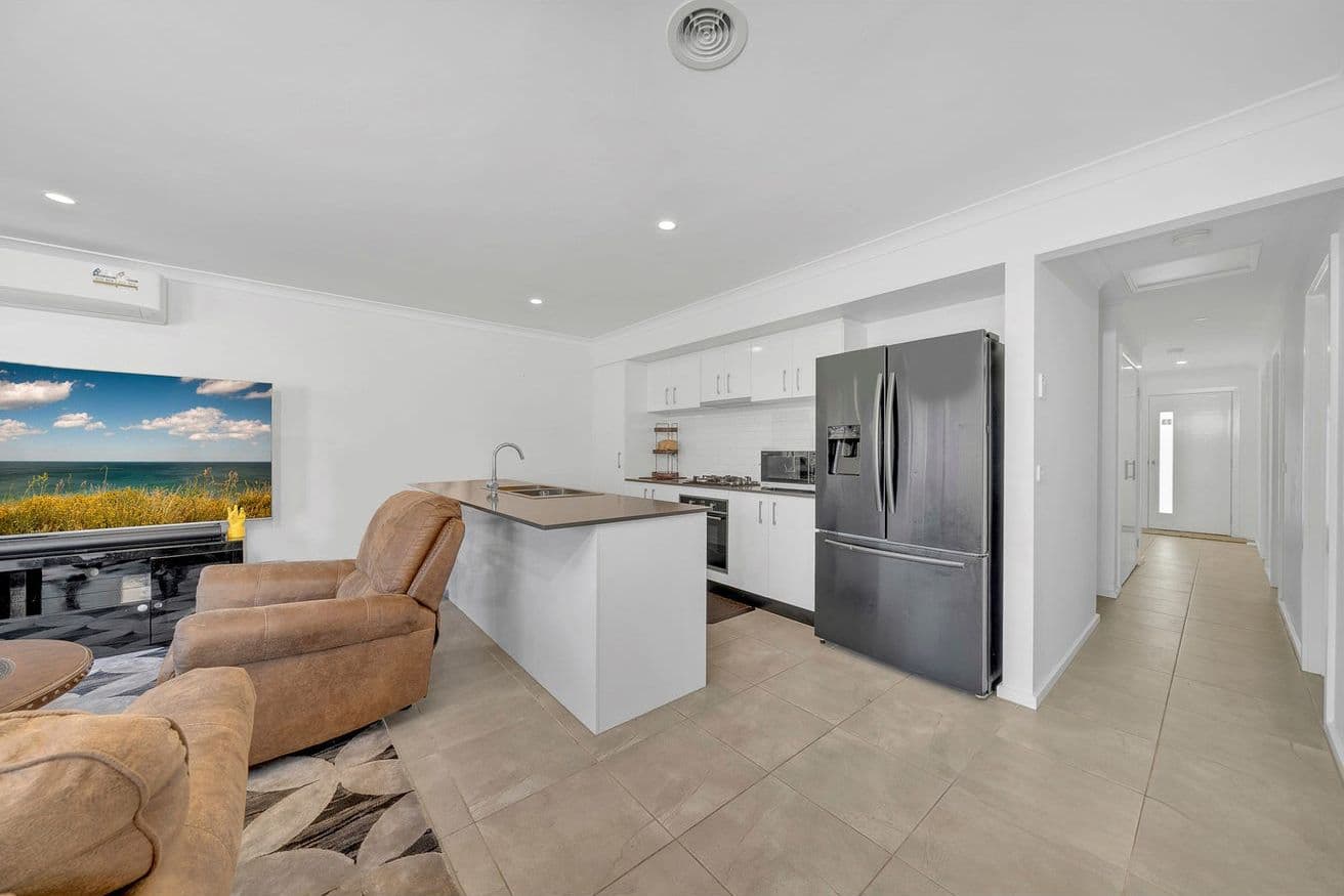 23 Liston Avenue, Tarneit VIC 3029, Tarneit - Thumbnail 2