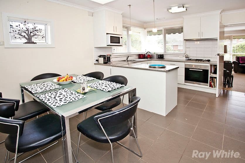 12 Brighton Street, Glen Waverley VIC 3150, Glen Waverley - Thumbnail 3