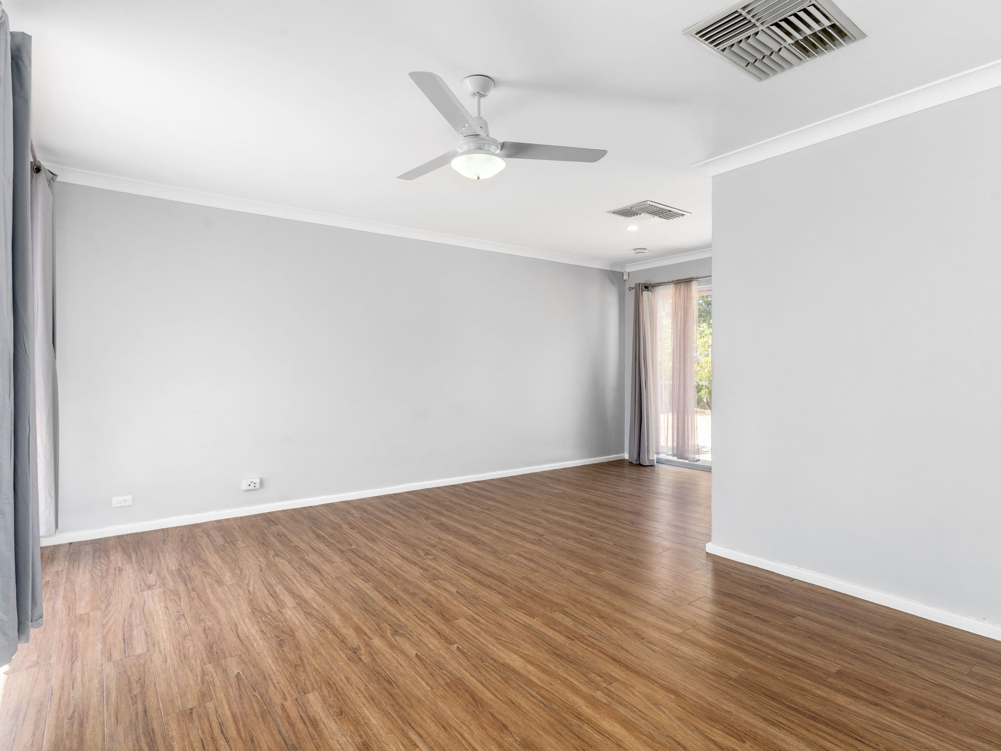 7 Laurel Street, Forrestfield WA 6058, Forrestfield - Thumbnail 3