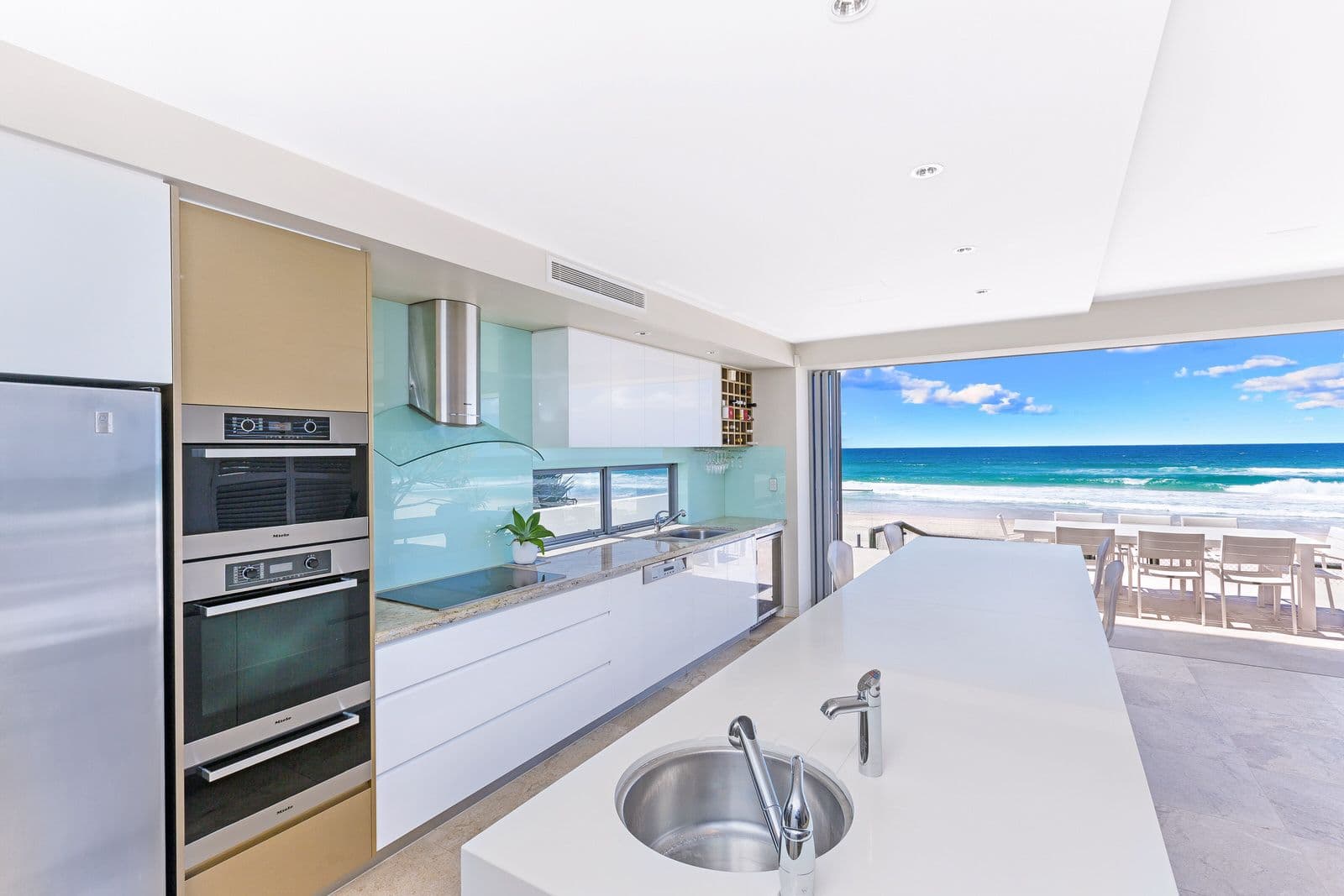225 Jefferson Lane, Palm Beach QLD 4221, Palm Beach - Thumbnail 4