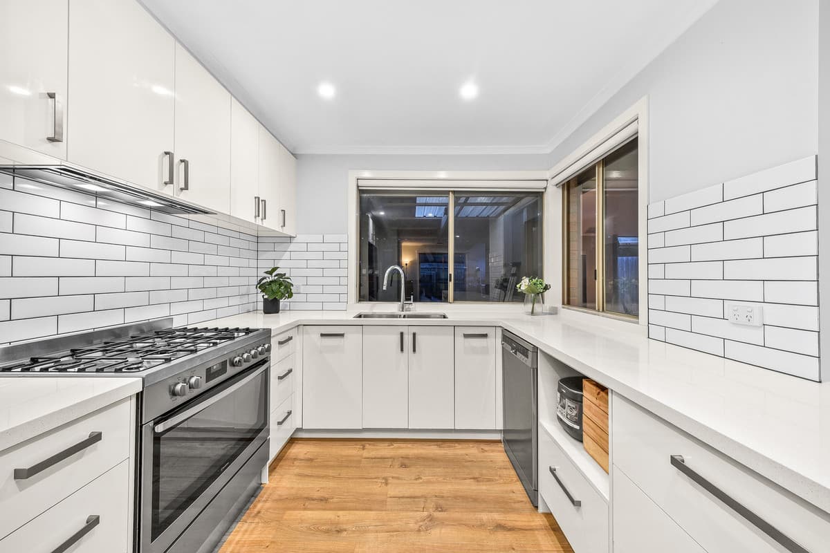 16 Godwin Avenue, Narre Warren VIC 3805, Narre Warren - Thumbnail 2