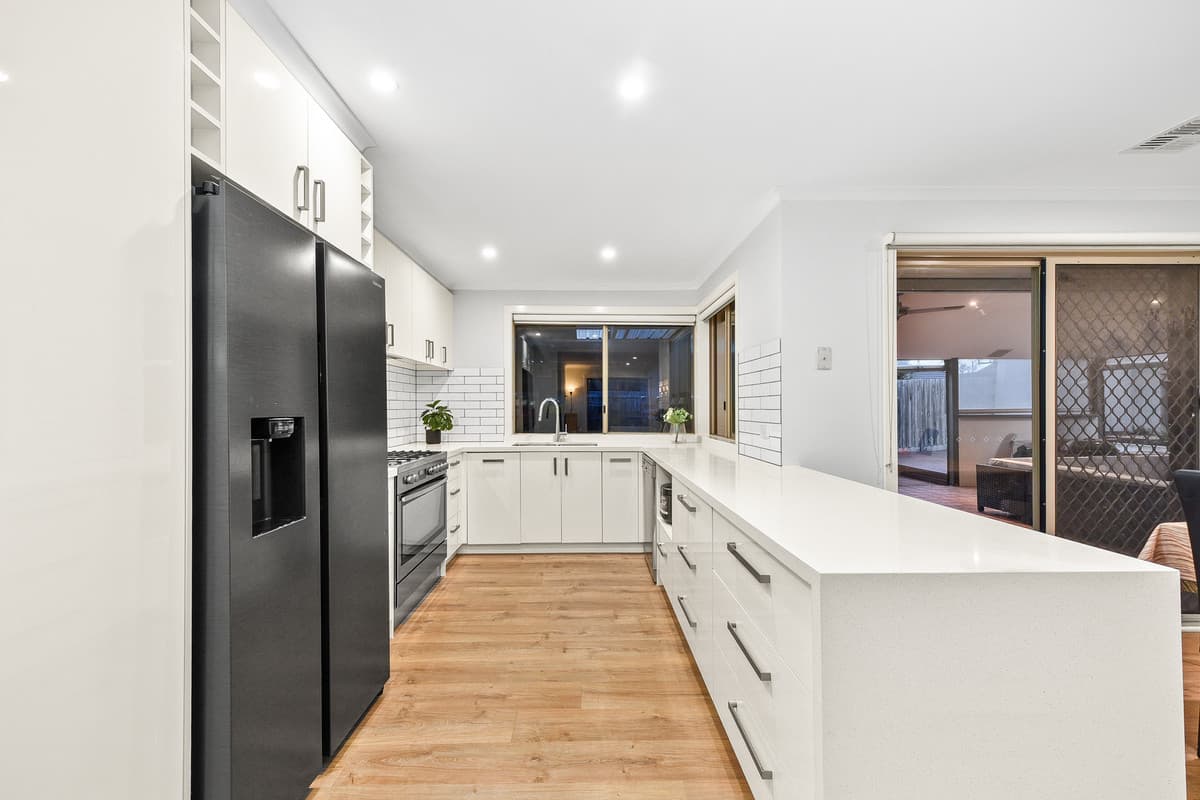 16 Godwin Avenue, Narre Warren VIC 3805, Narre Warren - Thumbnail 3