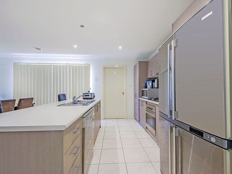 8 Toritta Way, Truganina VIC 3029, Truganina - Thumbnail 2
