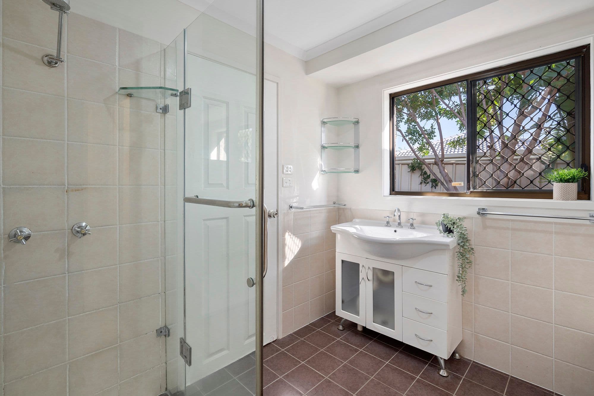 87 Middle Road, Hillcrest QLD 4118, Hillcrest - Thumbnail 7