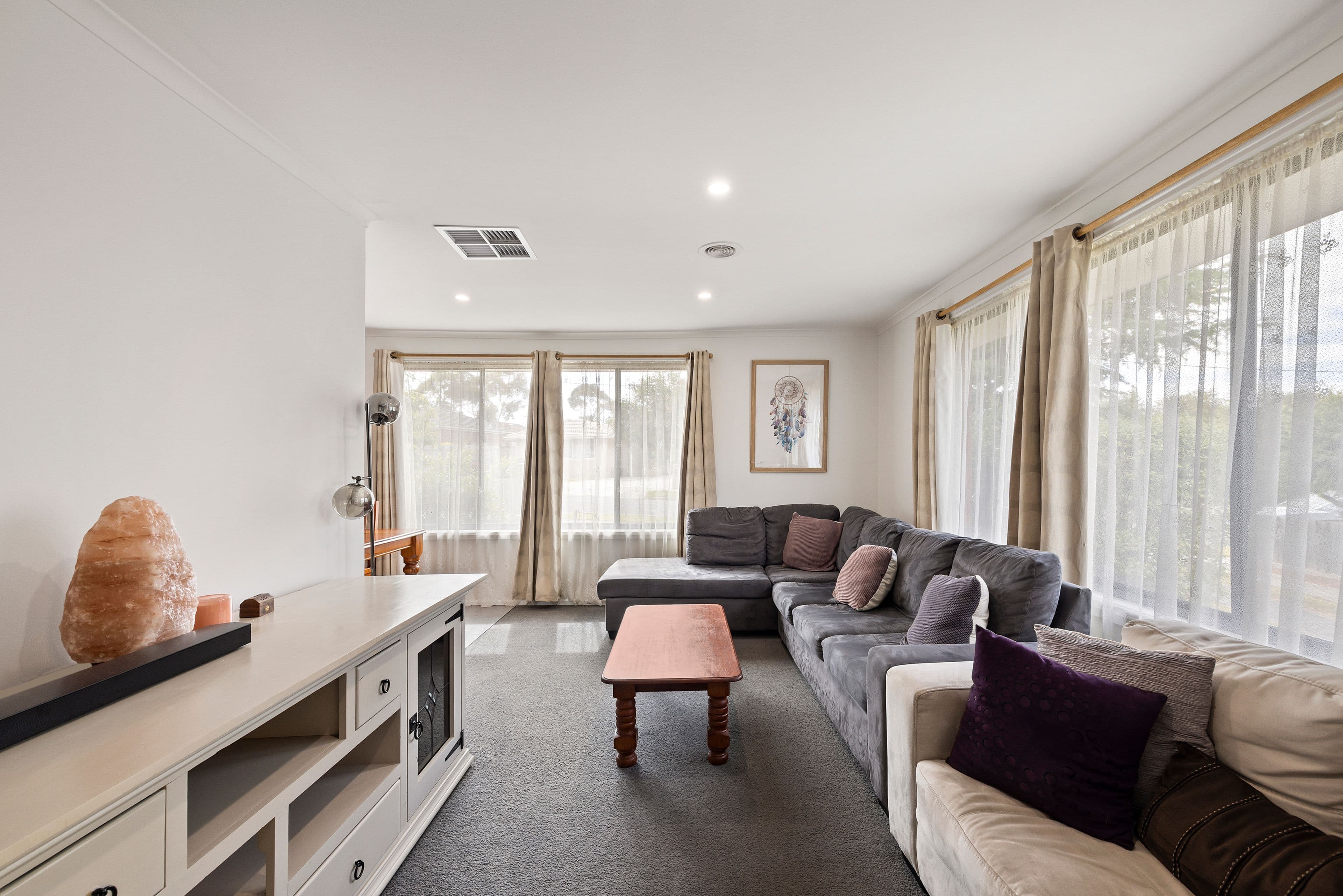 4 Gordon Street, Sunbury VIC 3429, Sunbury - Thumbnail 2