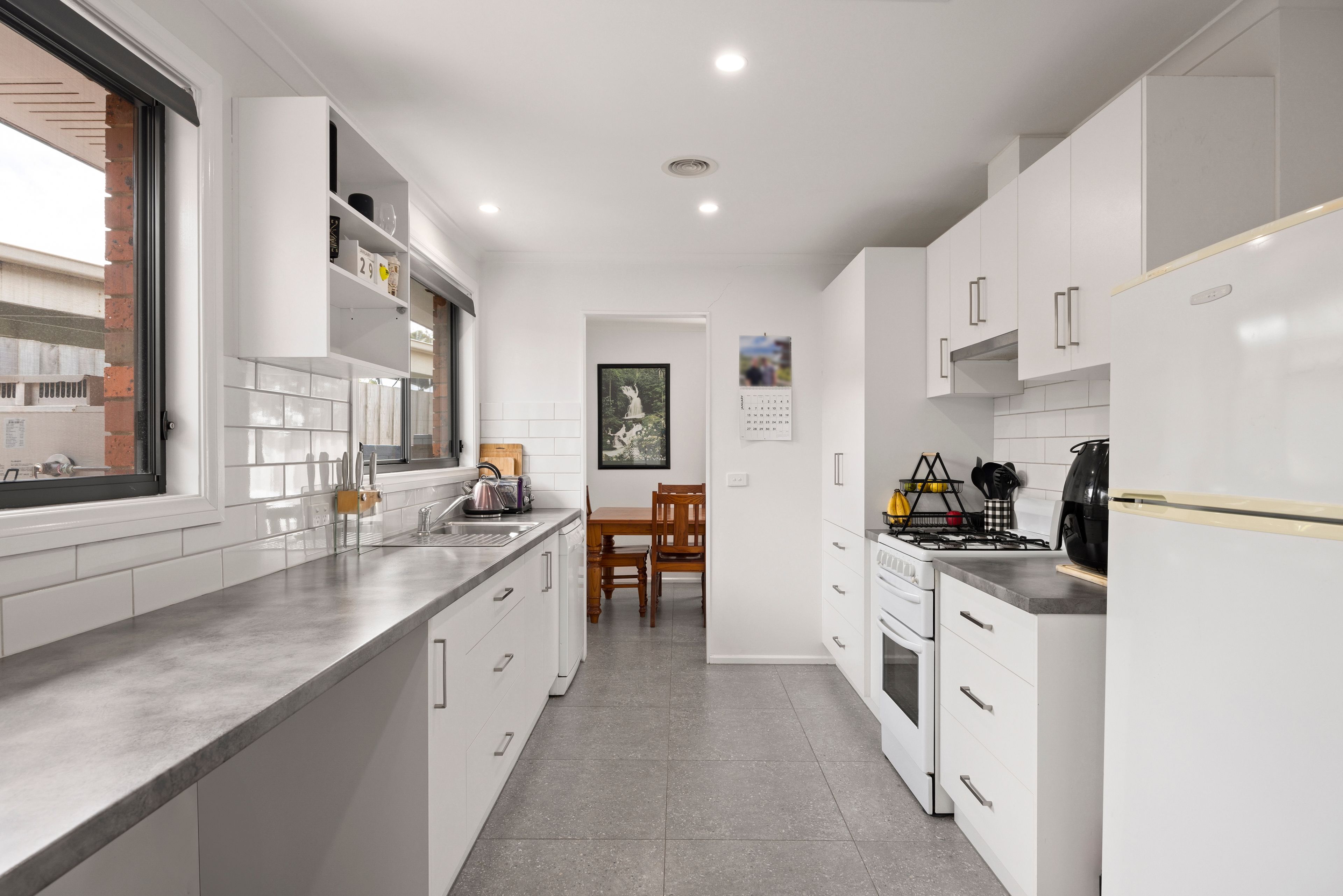 4 Gordon Street, Sunbury VIC 3429, Sunbury - Thumbnail 3