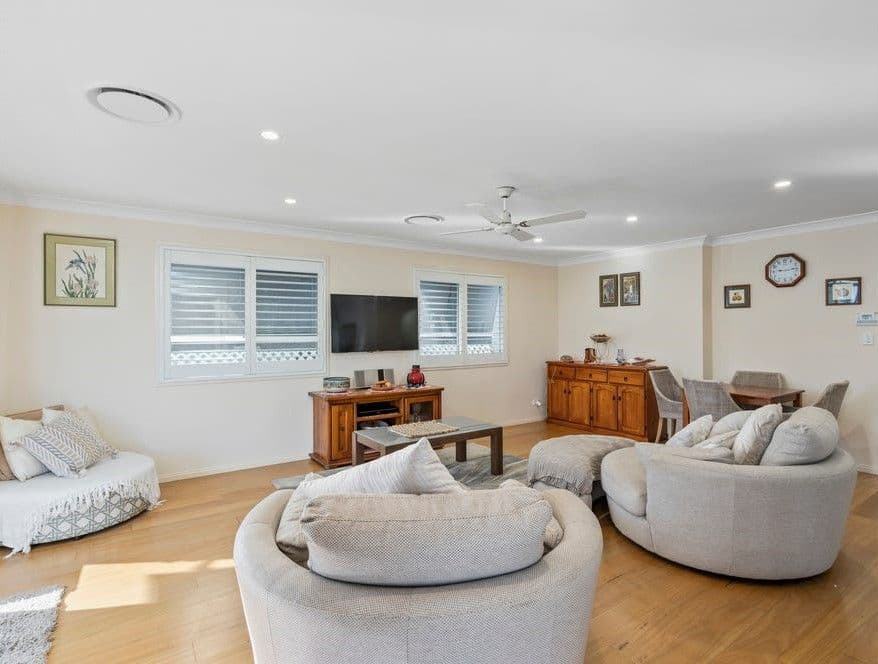 11 Treasure Island Drive, Biggera Waters QLD 4216, Biggera Waters - Thumbnail 3