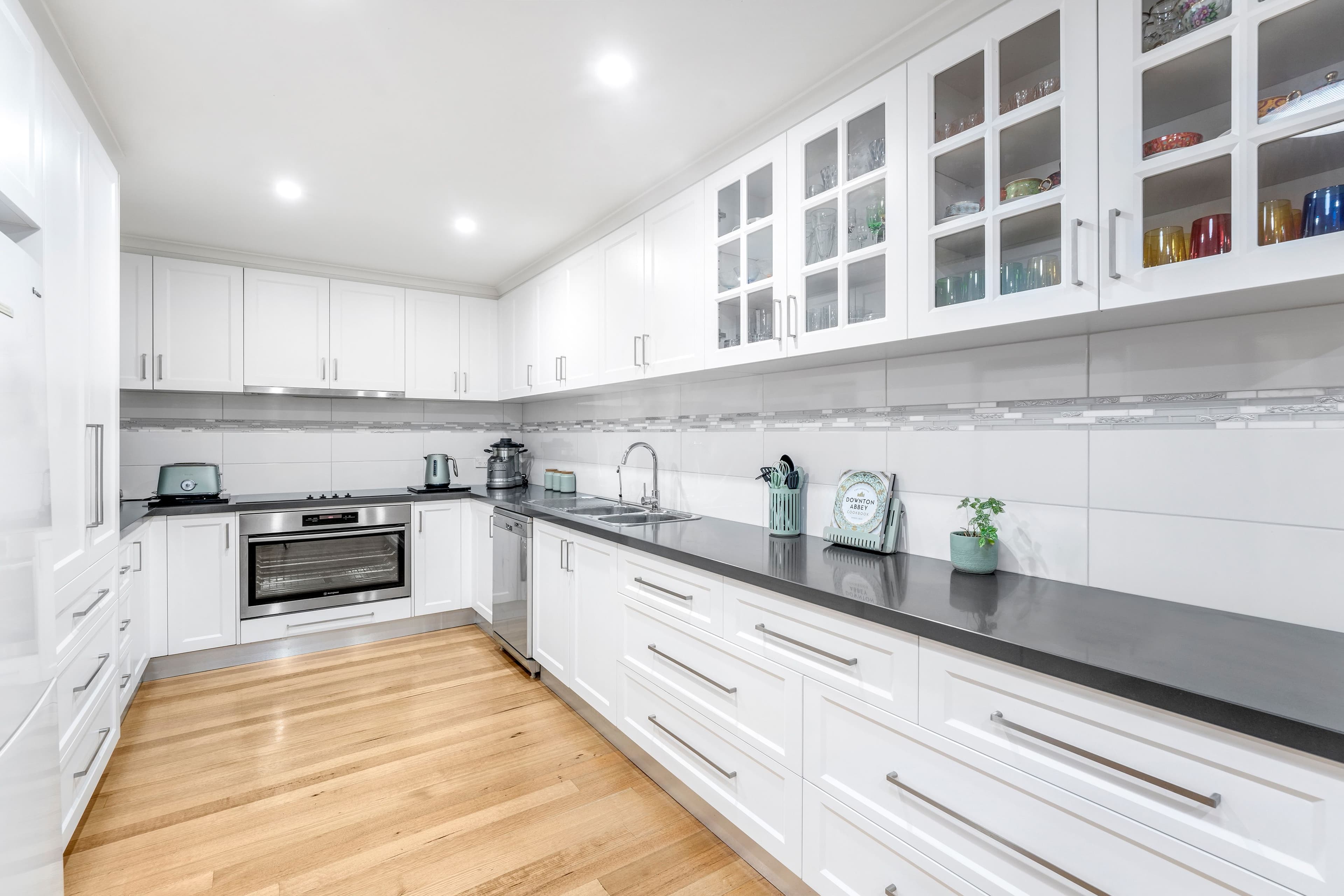 4 Sandleford Court, Sunbury VIC 3429, Sunbury - Thumbnail 3