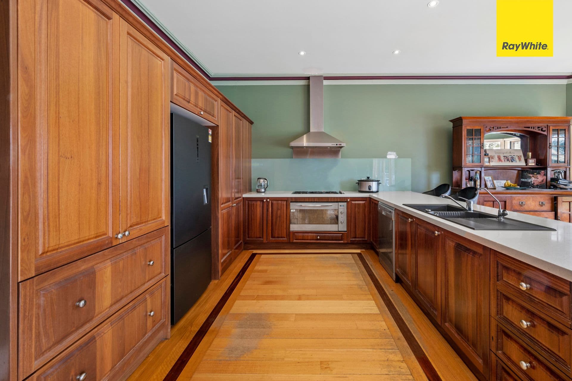 16 Ruthven Street, Sunbury VIC 3429, Sunbury - Thumbnail 7
