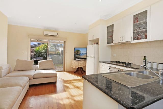 6 Smith Street, Reservoir VIC 3073, Reservoir - Thumbnail 2