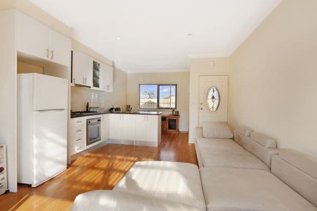 6 Smith Street, Reservoir VIC 3073, Reservoir - Thumbnail 3