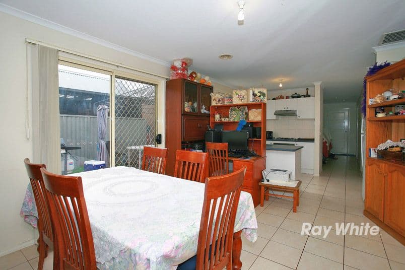 19 Archers Field Drive, CRANBOURNE EAST VIC 3977, Cranbourne East - Thumbnail 3