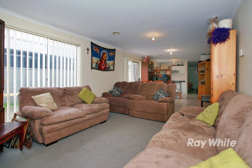 19 Archers Field Drive, CRANBOURNE EAST VIC 3977, Cranbourne East - Thumbnail 4