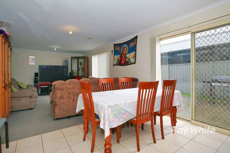 19 Archers Field Drive, CRANBOURNE EAST VIC 3977, Cranbourne East - Thumbnail 5