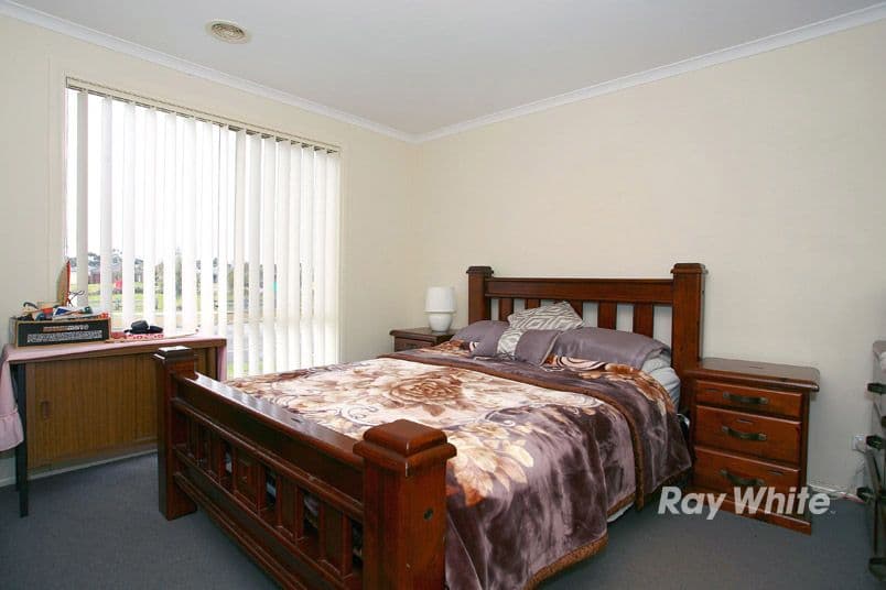 19 Archers Field Drive, CRANBOURNE EAST VIC 3977, Cranbourne East - Thumbnail 7