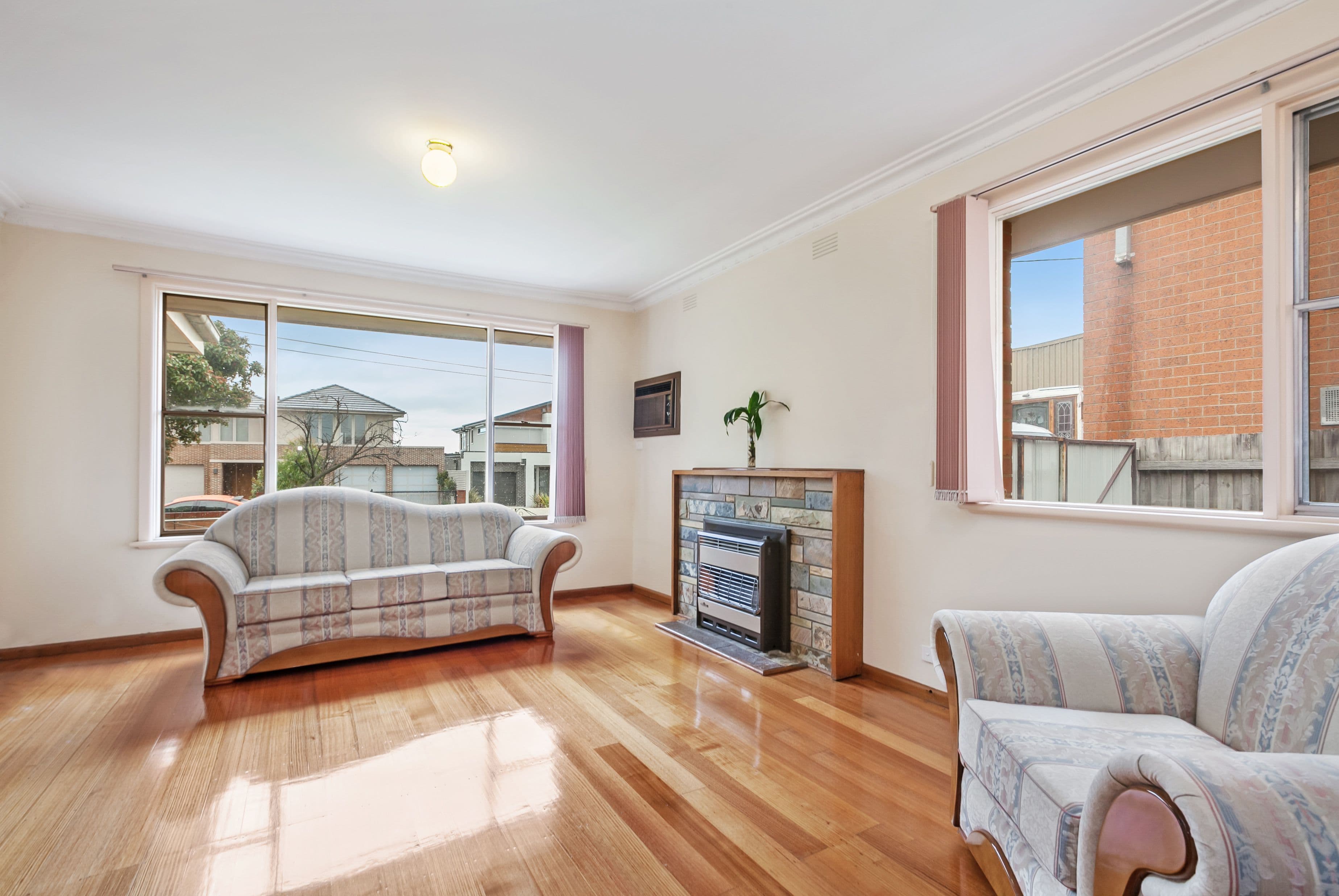 92 Pine Street, Reservoir VIC 3073, Reservoir - Thumbnail 2