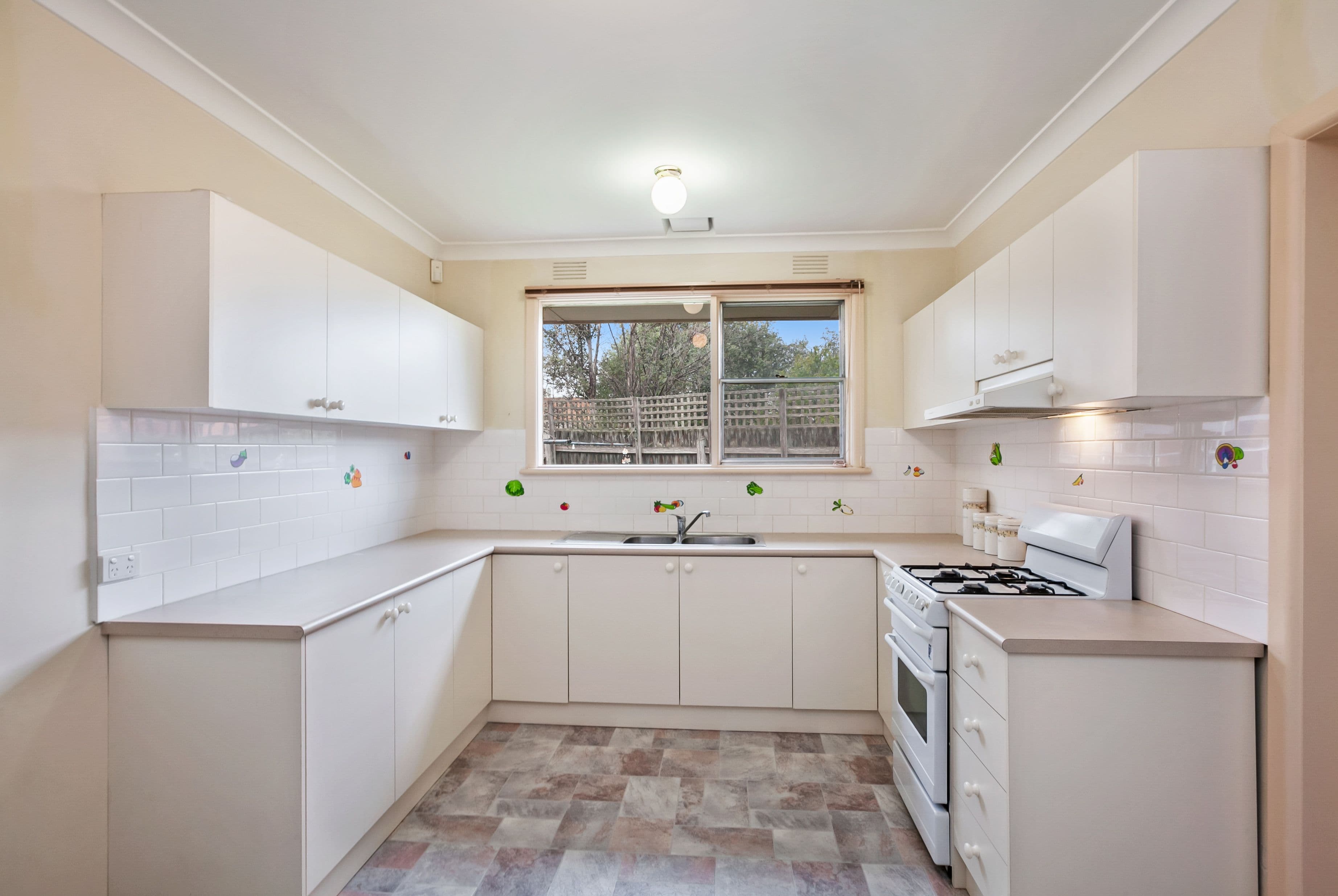 92 Pine Street, Reservoir VIC 3073, Reservoir - Thumbnail 3