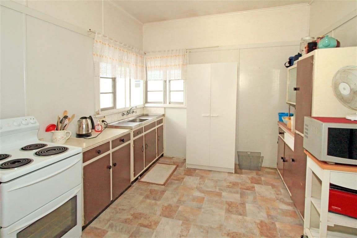 7 Davis Street, ALLENSTOWN QLD 4700, Allenstown - Thumbnail 3