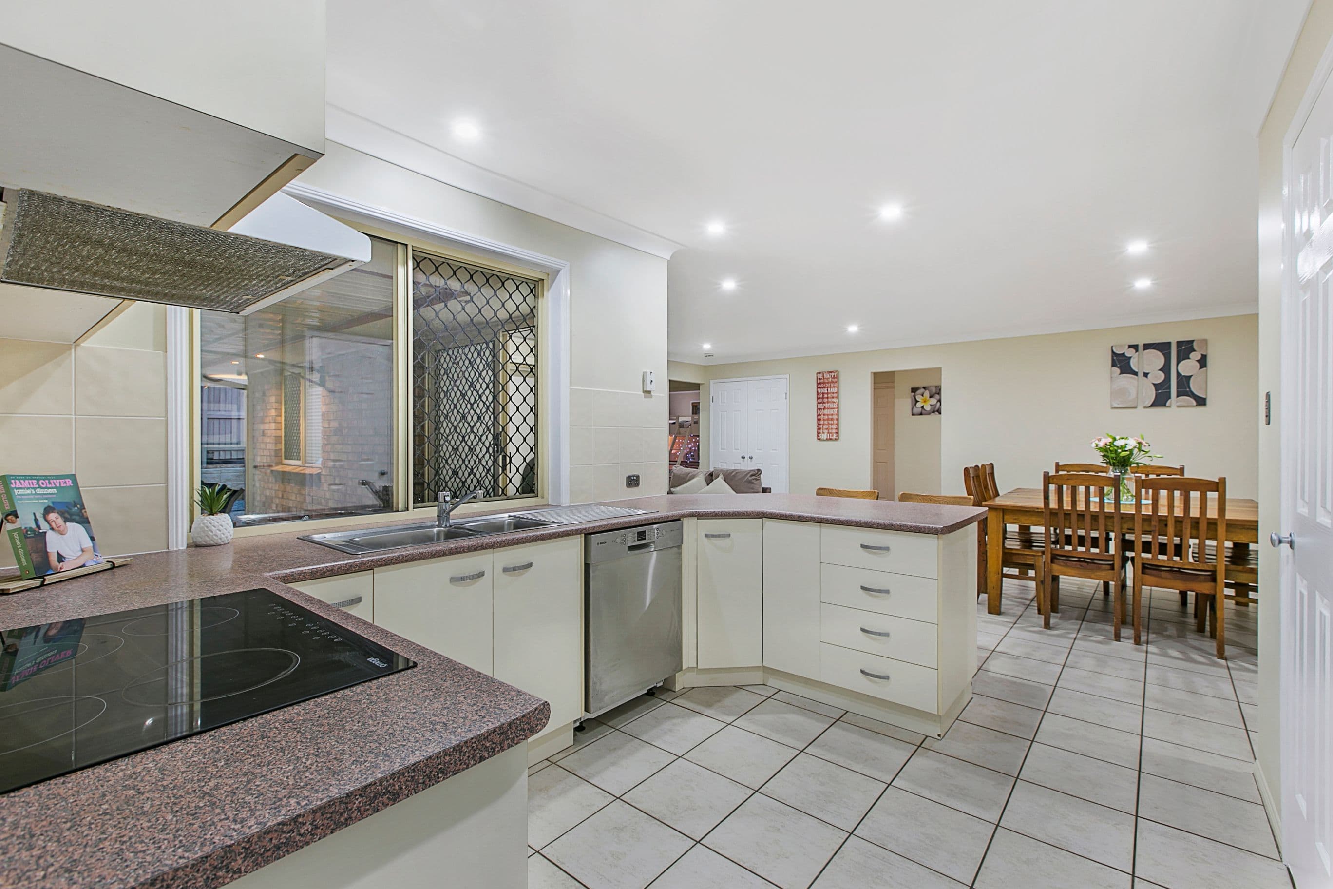 8 Johnston Avenue, Birkdale QLD 4159, Birkdale - Thumbnail 7